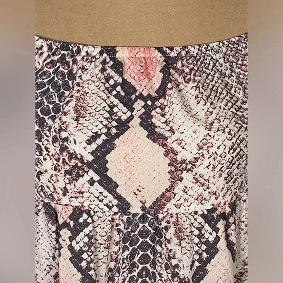 🩷 Peach Love Boutique Night Out Snake Print Shift Off The Shoulder Top‎ Small - Picture 6 of 8